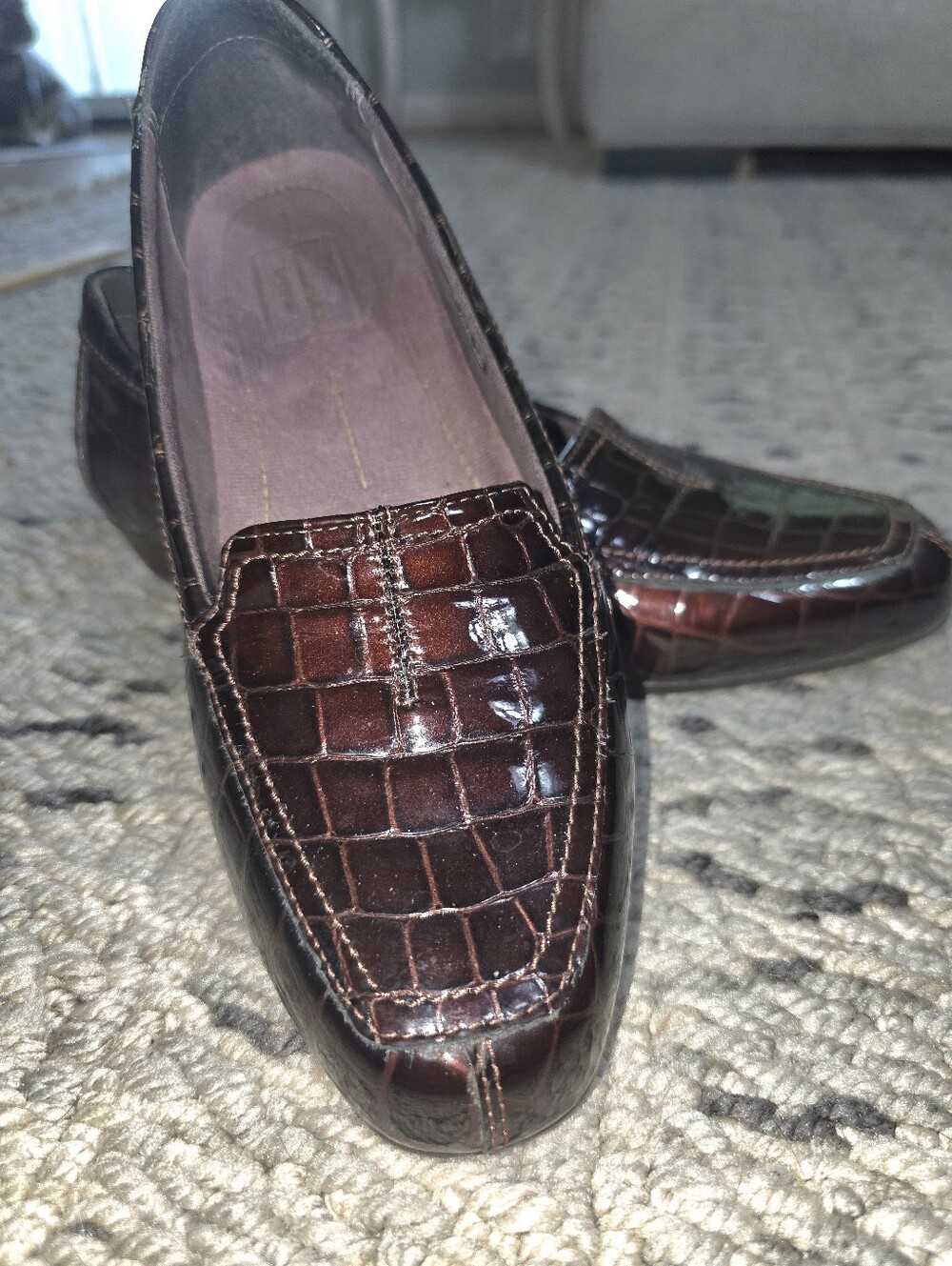 Clarks Everyday Croc-Embossed Leather Loafers – Women's Size 8 | Chocolate Brown